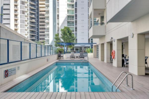 Modern 1-Bed City Apartment Pool, Gym & Sauna